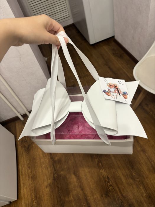 Продается подарочная коробка виде бантика в хорошем состоянии