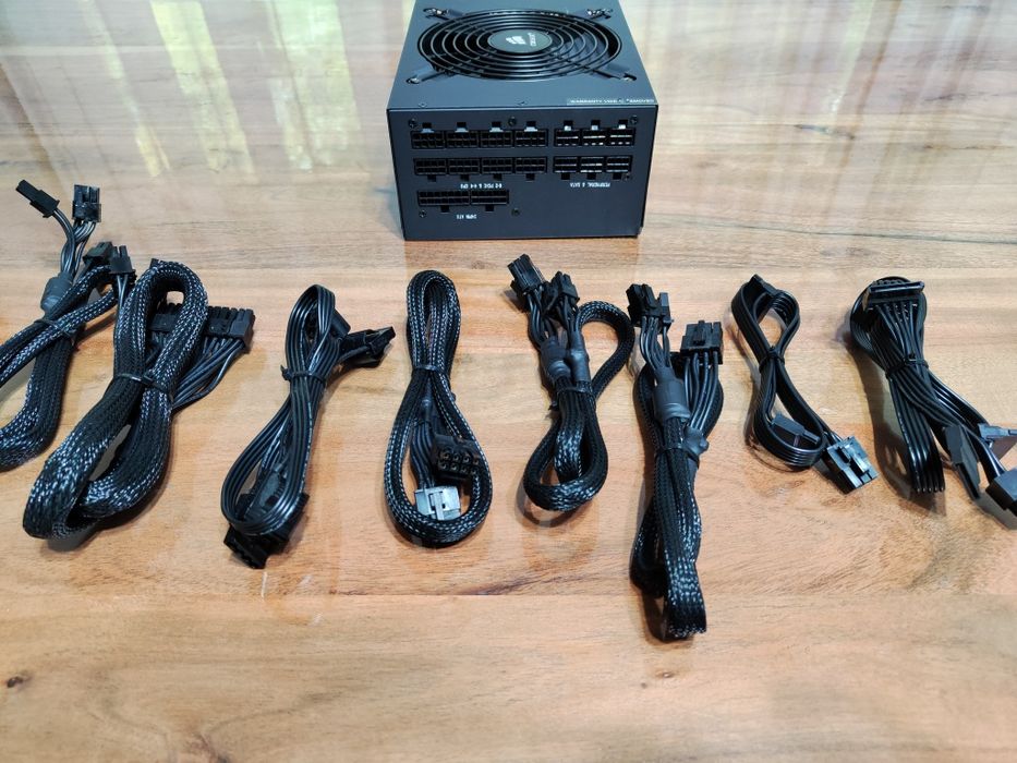 Продавам работещо захранване Corsair Professional Series Gold AX1200