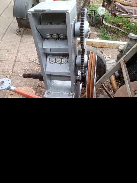 Машина за рязане на дърва и храсти