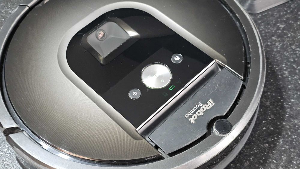 Продавам iRobot model: Roomba 980