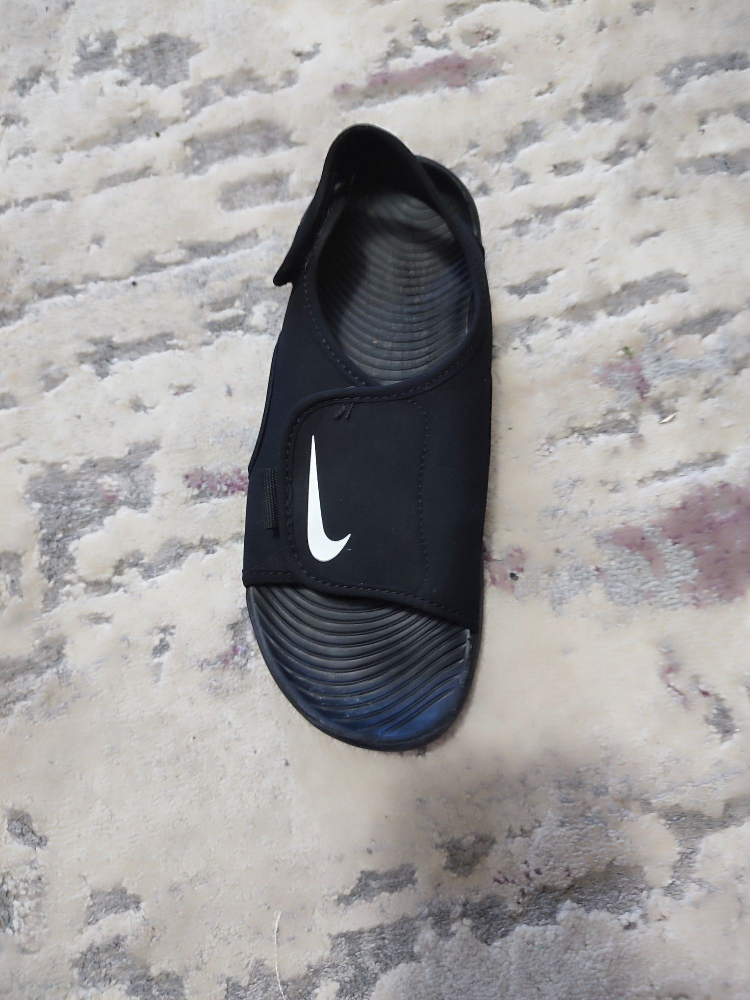 Vând sandale Nike