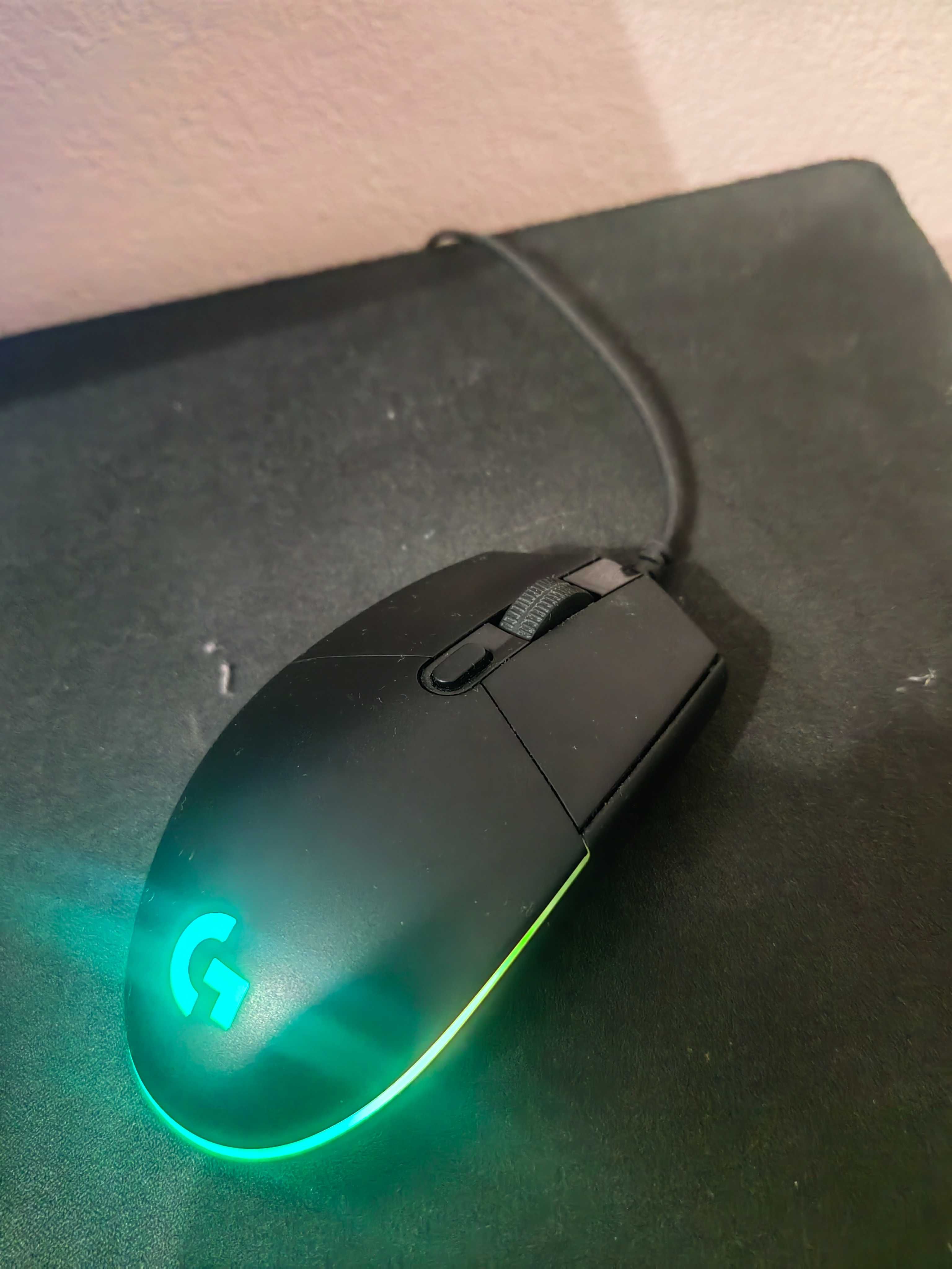 Геймърска мишка Logitech g102