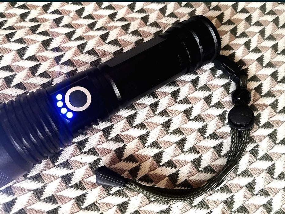 Lanterna metalica de mana cu Led Cree P50 Zoom Acumulator 18650 Noua