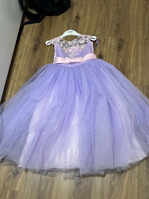 платье детское женское срочно продам