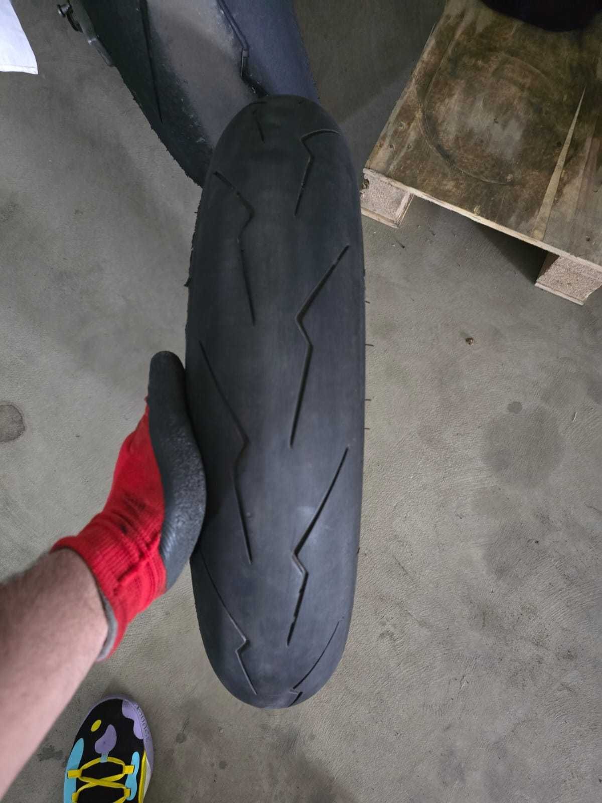 Anvelope moto de vanzare