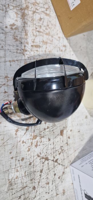 Proiector far tractor utilaje agricole pret 115 lei bucata se poate tr