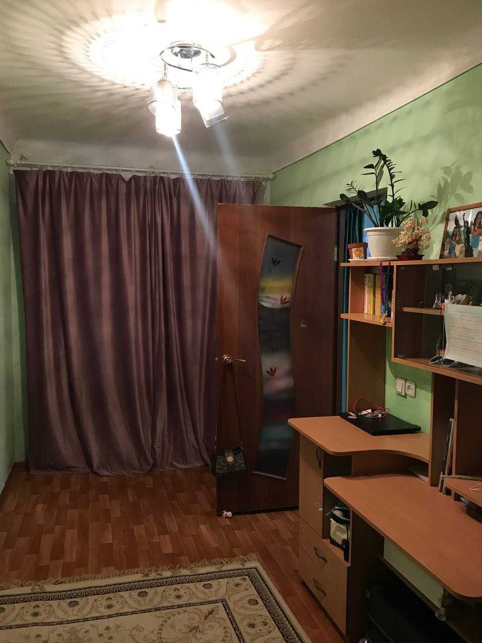 Продам 2 комнатную квартиру. 43 кв.м.  этаж 1/3