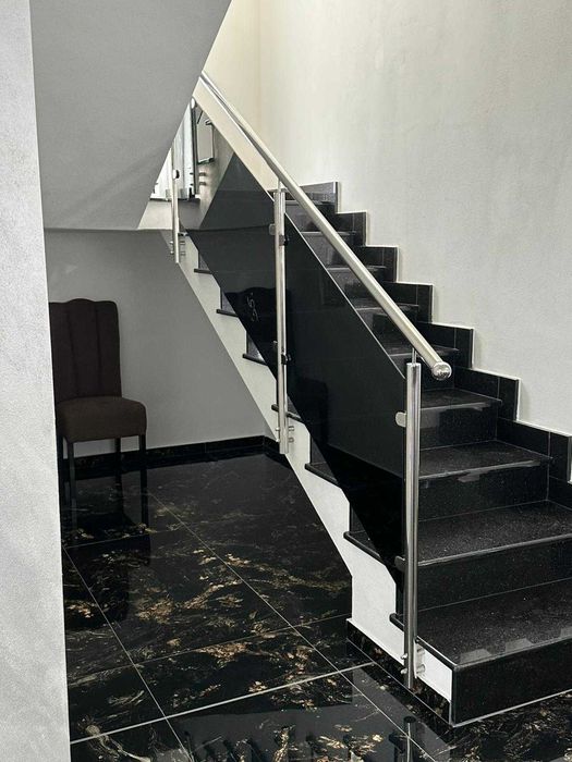 Balustrade din sticlă cu inox cel mai mic preț.