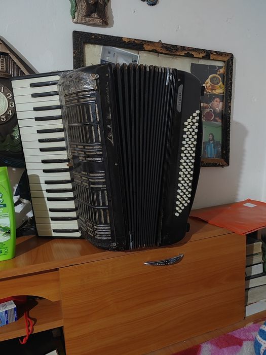 Vând urgent acordion