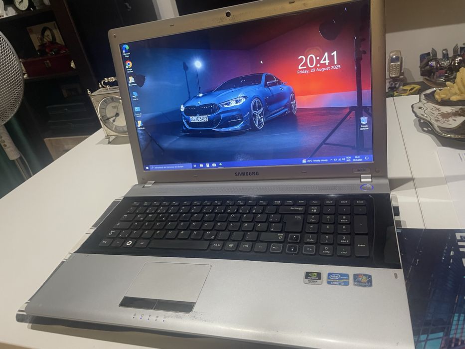 Laptop SAMSUNG 17.3 inch - Intel Core i3