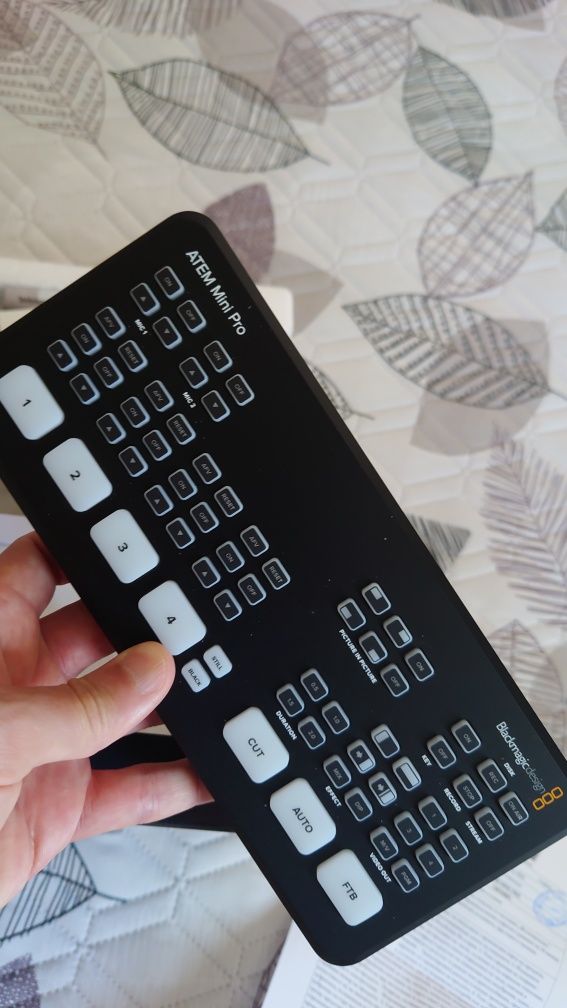 Продавам видео миксер Live Stream Mixer Blackmagic Atem Mini Pro в гар