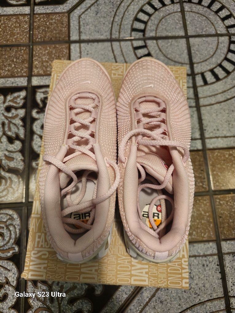 Оригинални маратонки Nike DN
