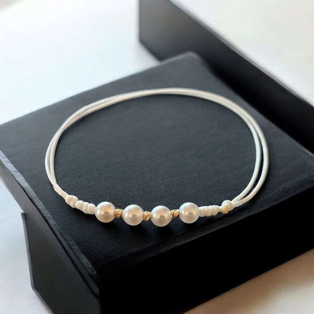 Златна гривна с елементи Swarovski