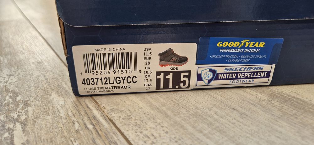 Продавам детски боти Skechers размер 28