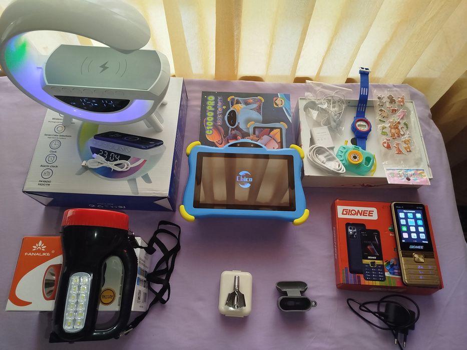 МП3-(калонка), планшет,  фонар,  телефон.