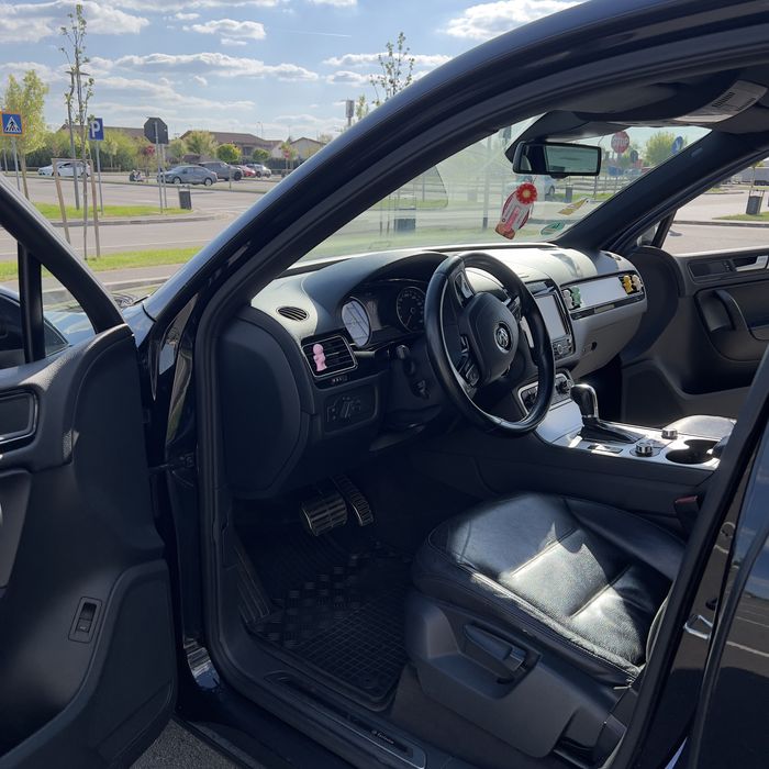 Volkswagen Touareg 2012-3.0 TDI V6 / Automată/ Pachet Exclusive/ Perne