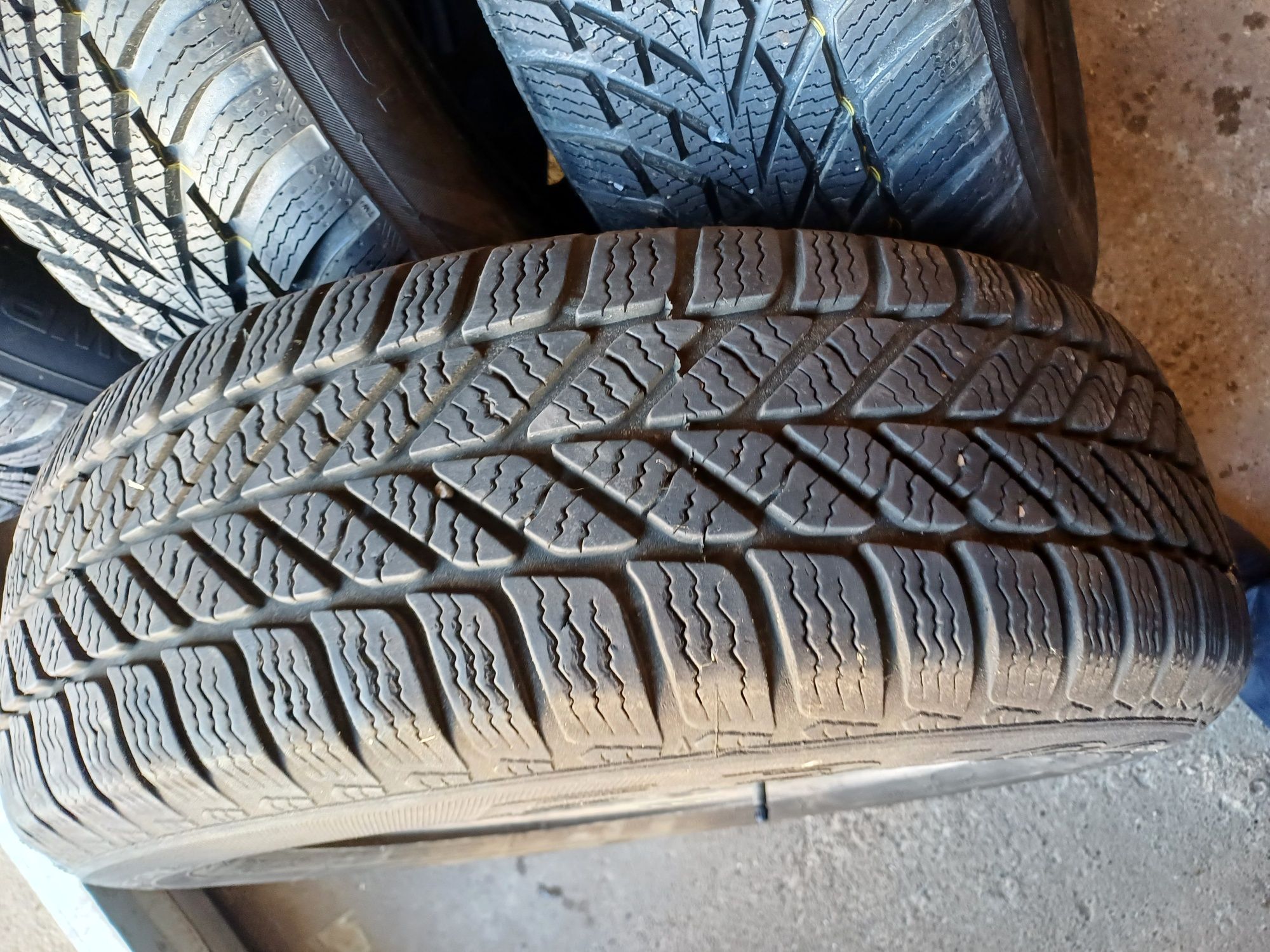 4+1 anvelope(cu tot cu jante Golf 4) iarna noi Nokian Snowproof 2
