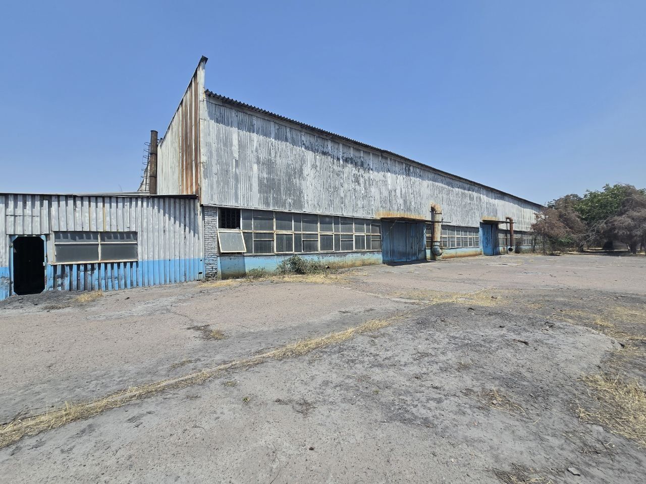 Продается база. Промзона.  Ангрен