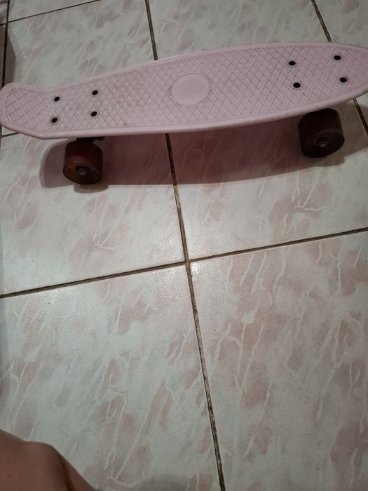 Vând penyboard culoare roz stare bună.