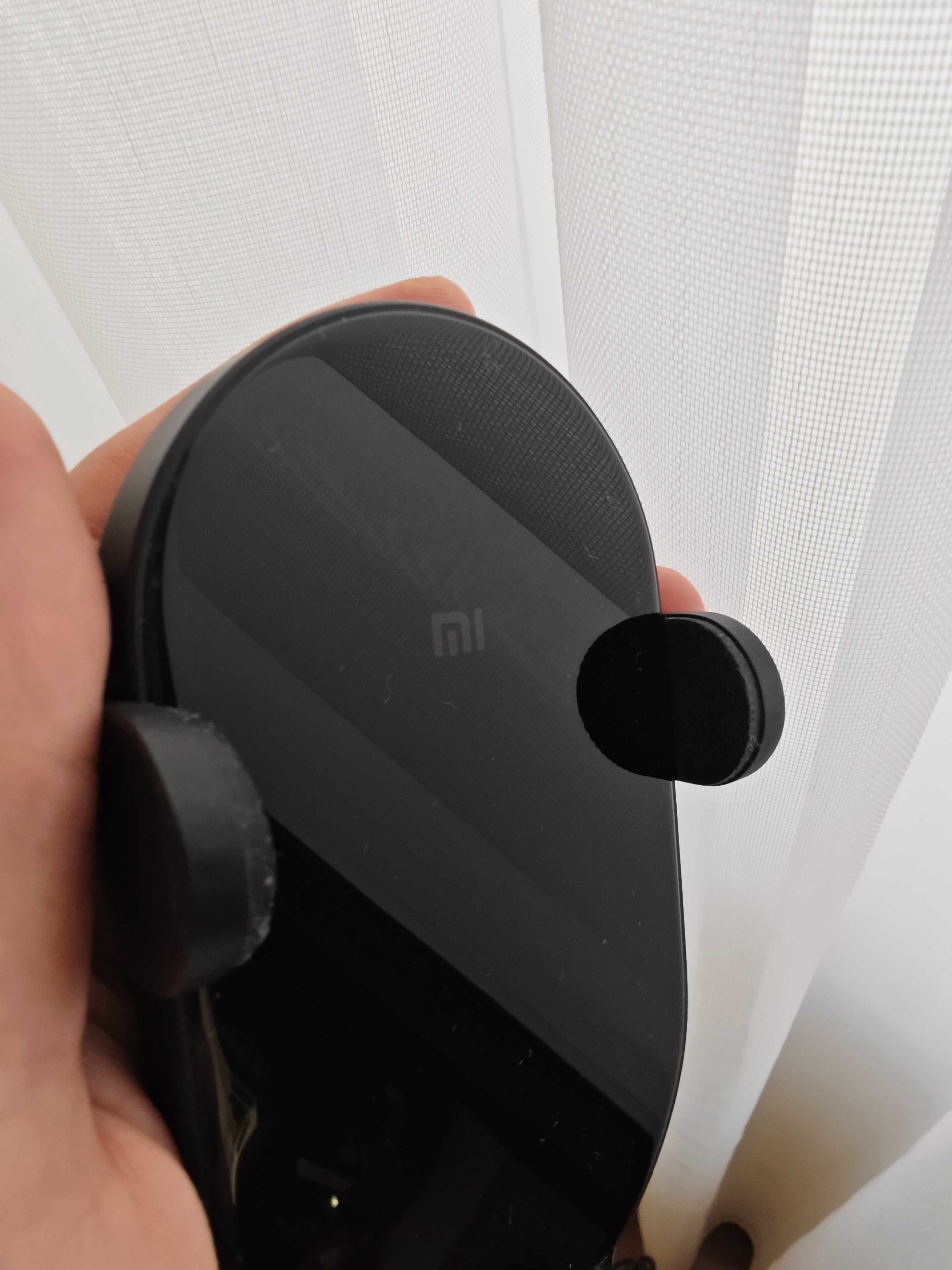 Продам зарядку для телефона Mi 20W Wireless Car Charger