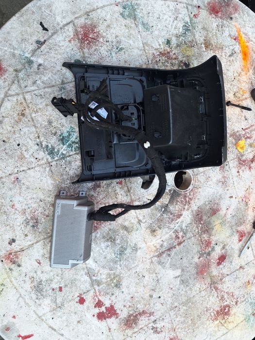 Invertor priza cotiera Audi A4 A5 230 V 150 W