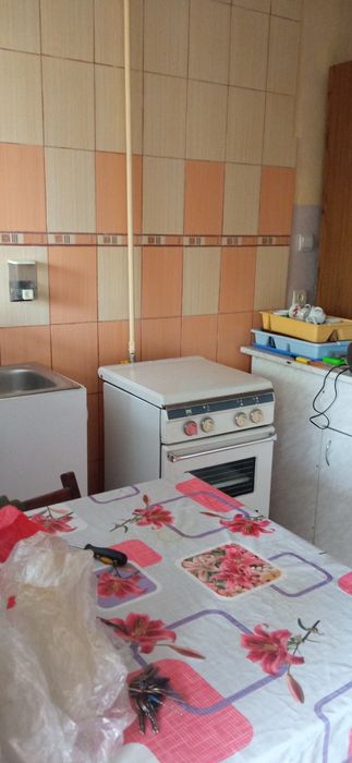 Inchiriez apartament 4 camere la casa