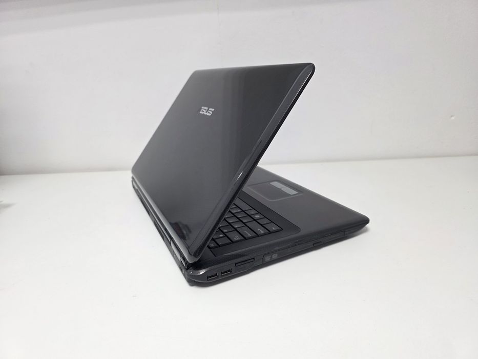 Laptop Asus  DISPLAY MARE 17 video dedicat  nVidia GT  . GARANTIE