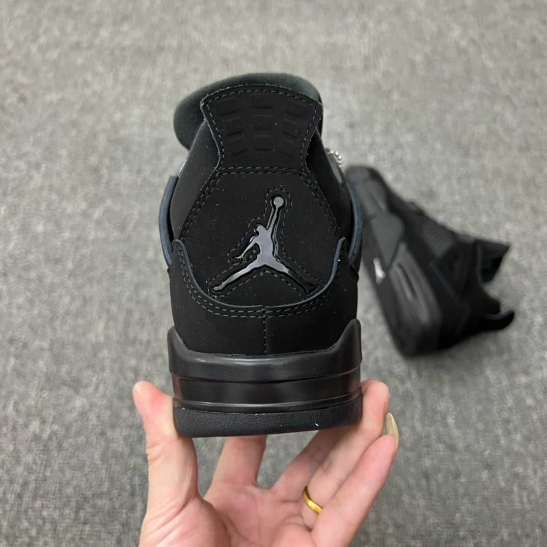 Jordan 4 Black Cat Retro  - Lichidare stoc
