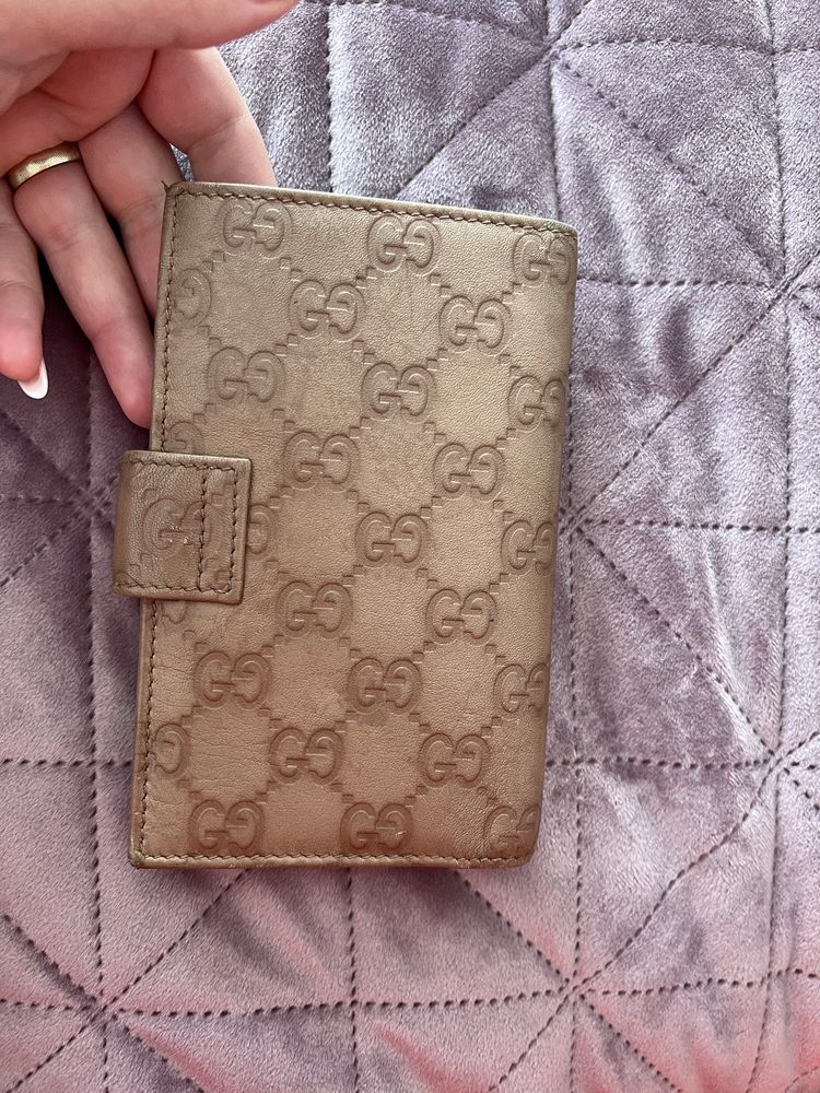Portofel original Gucci – elegant și practic model rar