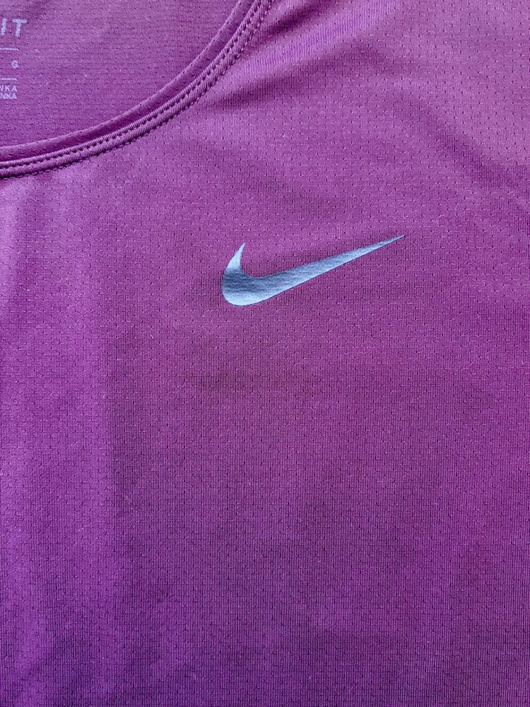 Дамска тениска Nike Dri-Fit