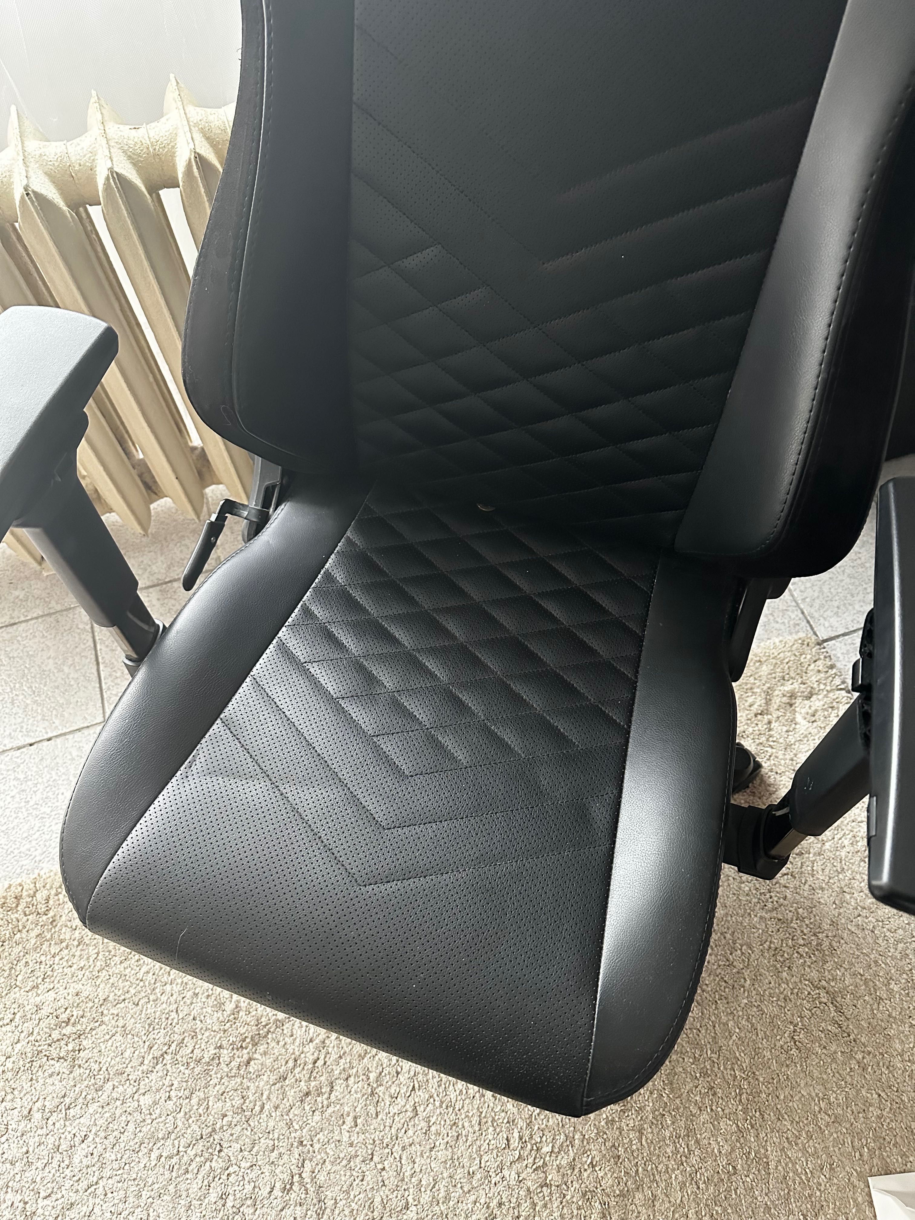 Гейминг стол NobleChair Hero черен