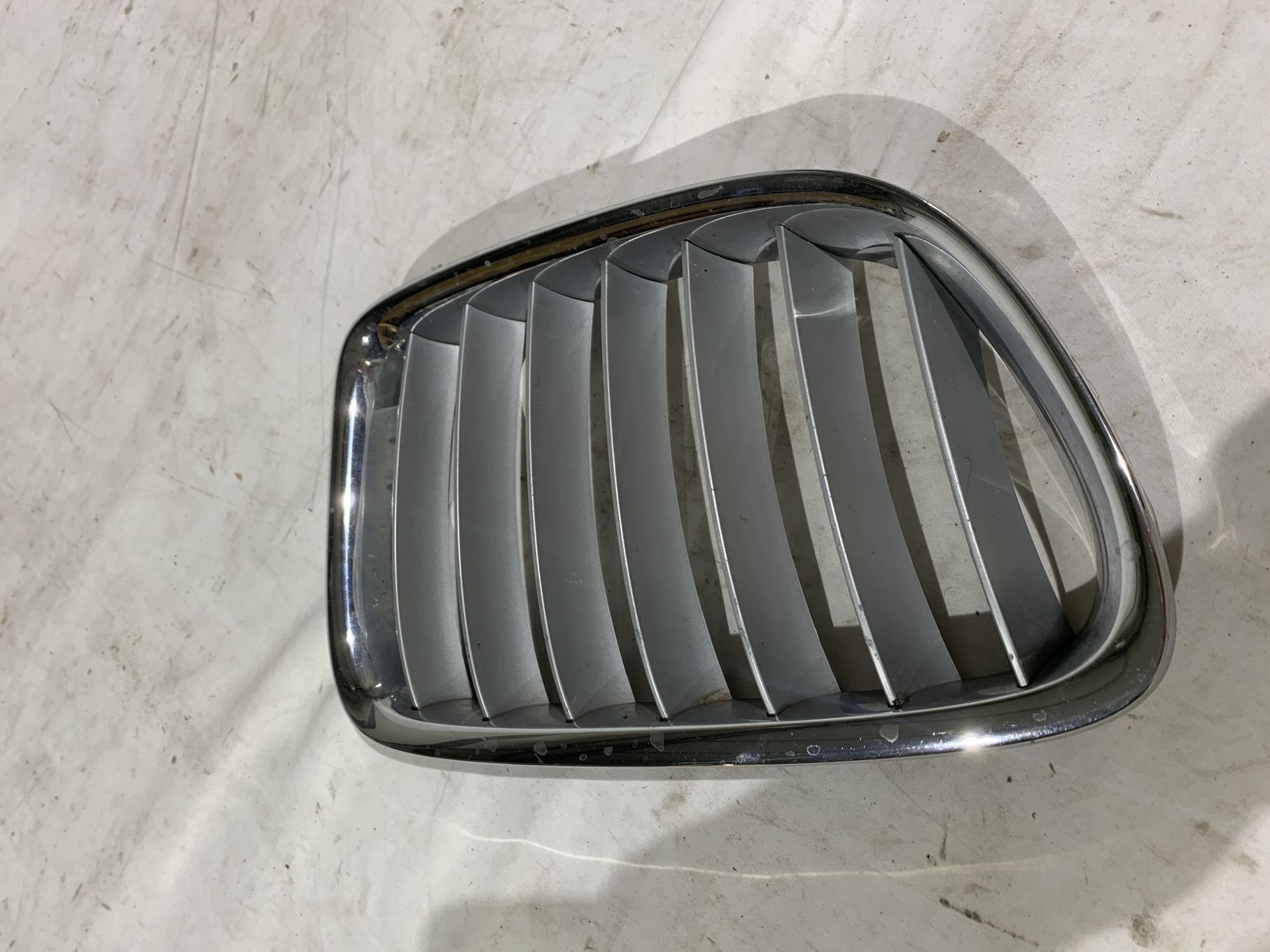 Grila radiator (nara) dreapta BMW X1, E84, 2009, 2010, 2011, 2012, 2013, 2014, cod origine OE 51112993308.
