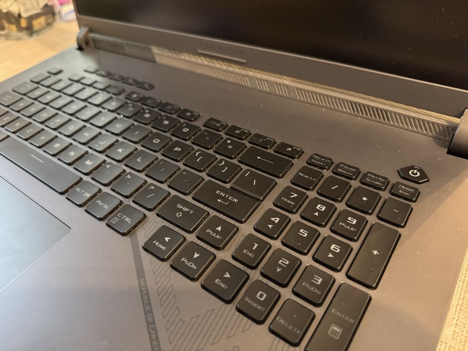 ASUS ROG Strix G18 (2024) – i9 / RTX 4070 / 32GB / 2TB / 240Hz