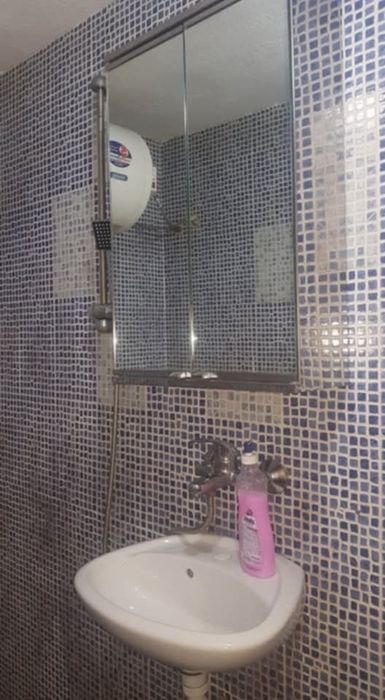 Собственик дава под наем обзаведена боксионера кв. Цветен ул.Божур