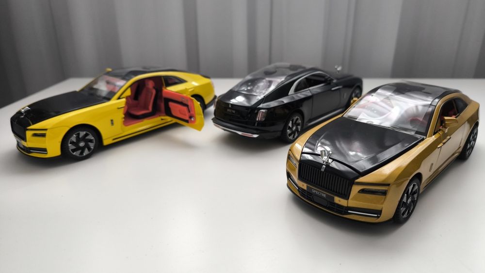 Macheta auto jucarie Rolls-Royce Spectre, metalica, noua 1:24
