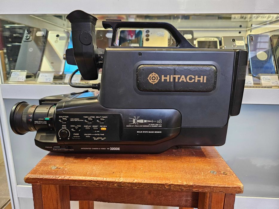Видеокамера Hitachi VM-3200E Много добър външен вид, пълен комплект.