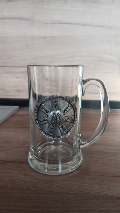 Стъклена чаша (халба) за бира.