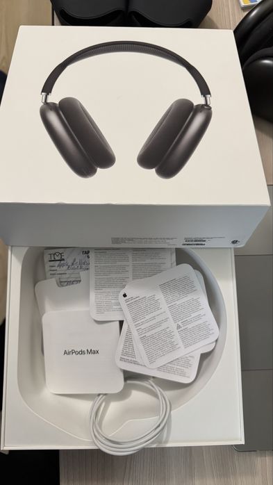 Продам AirPods Max в отличном состоянии