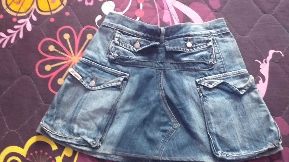 Дамска поли размер л-хл-всяка на цена 20лв.