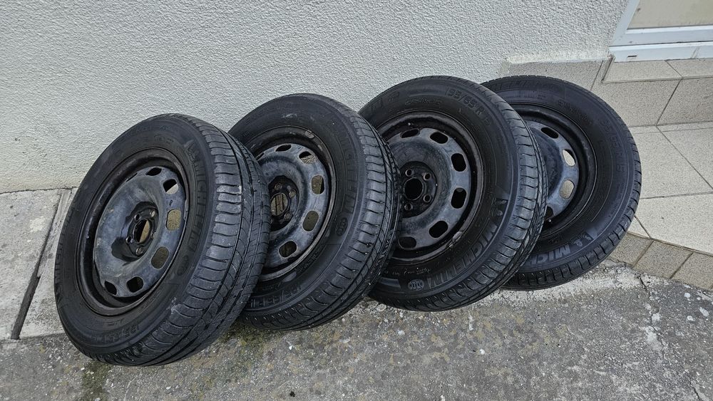 Jante tabla + cauciucuri Michelin R15