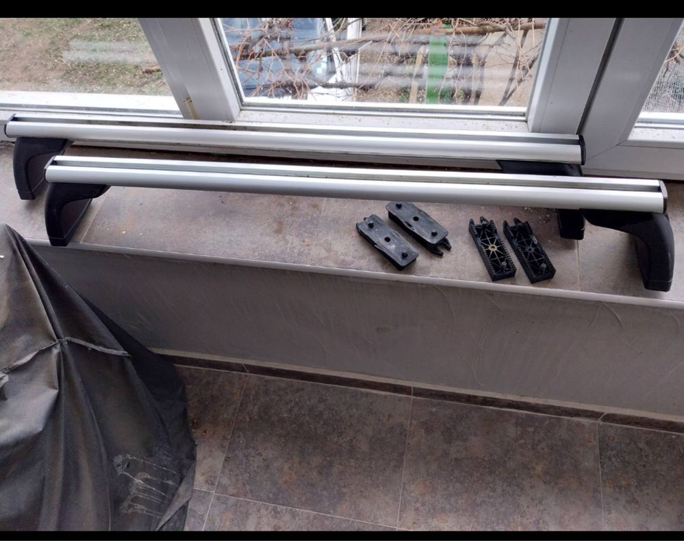 Продавам напречни греди за  BMW E90 ,E87, E81 Thule