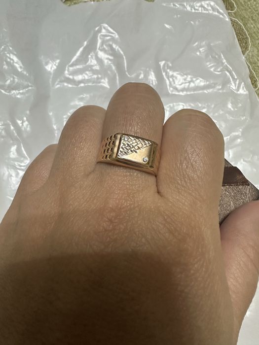 Кольцо мужское.проба 585,чистый вес 5,8 гр    Россия производство.