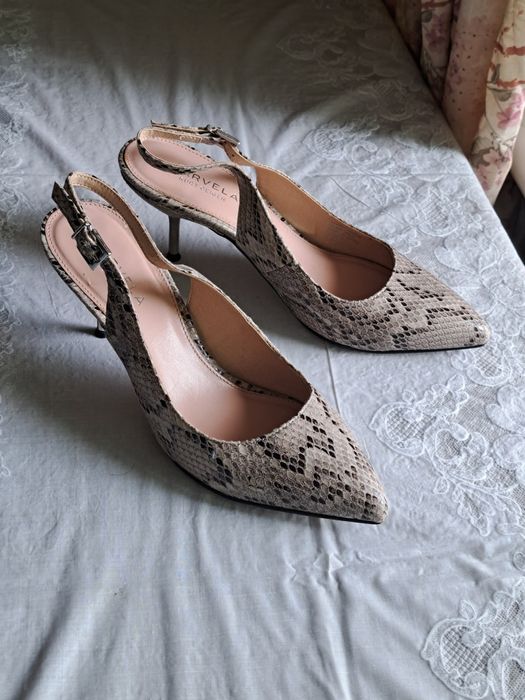 Туфли- босоножки Carvela