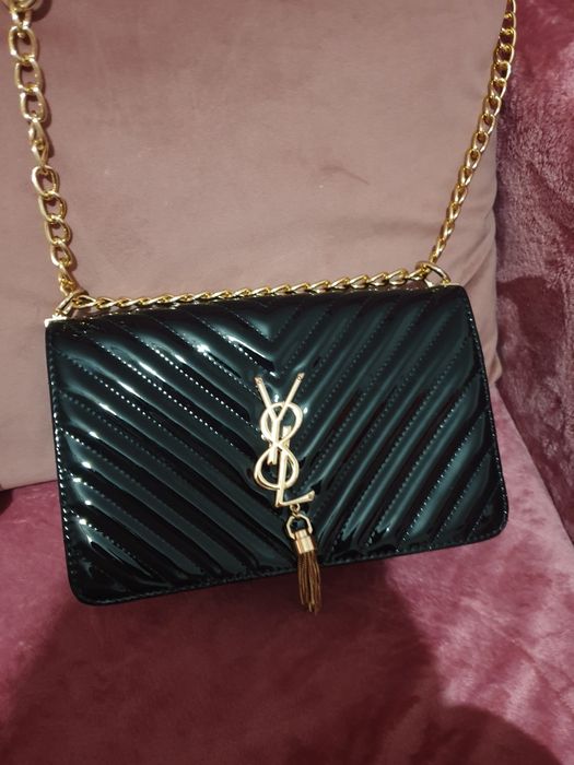 Vand geanta aproape noua