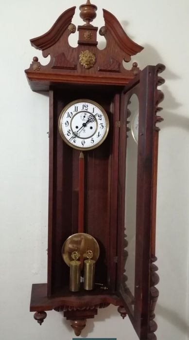 Vând pendula Gustav Becker cu greutăți
