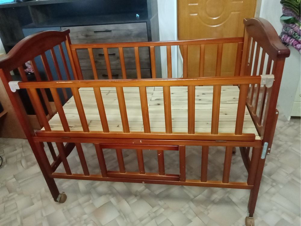 Продам детскую кровать-манежку
