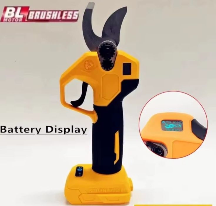 Vând foarfeca pomi care merge cu baterie dewalt de 18v