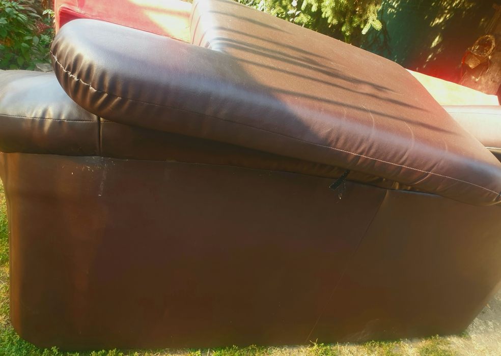 Vând urgent canapea și fotolii piele