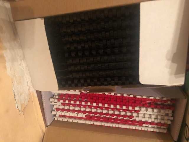 Consumabile aparate indosariat cu arcuri sau prin lipire, dosare, etc