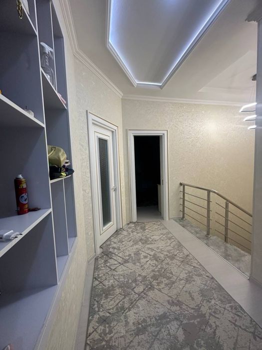 Ховли сотилади. Хаммаси шароити бор. Газ свет сув вайфай.